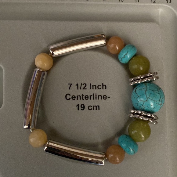 Beautiful Faux Stone and Metal Stretch Bracelet - Picture 6 of 6